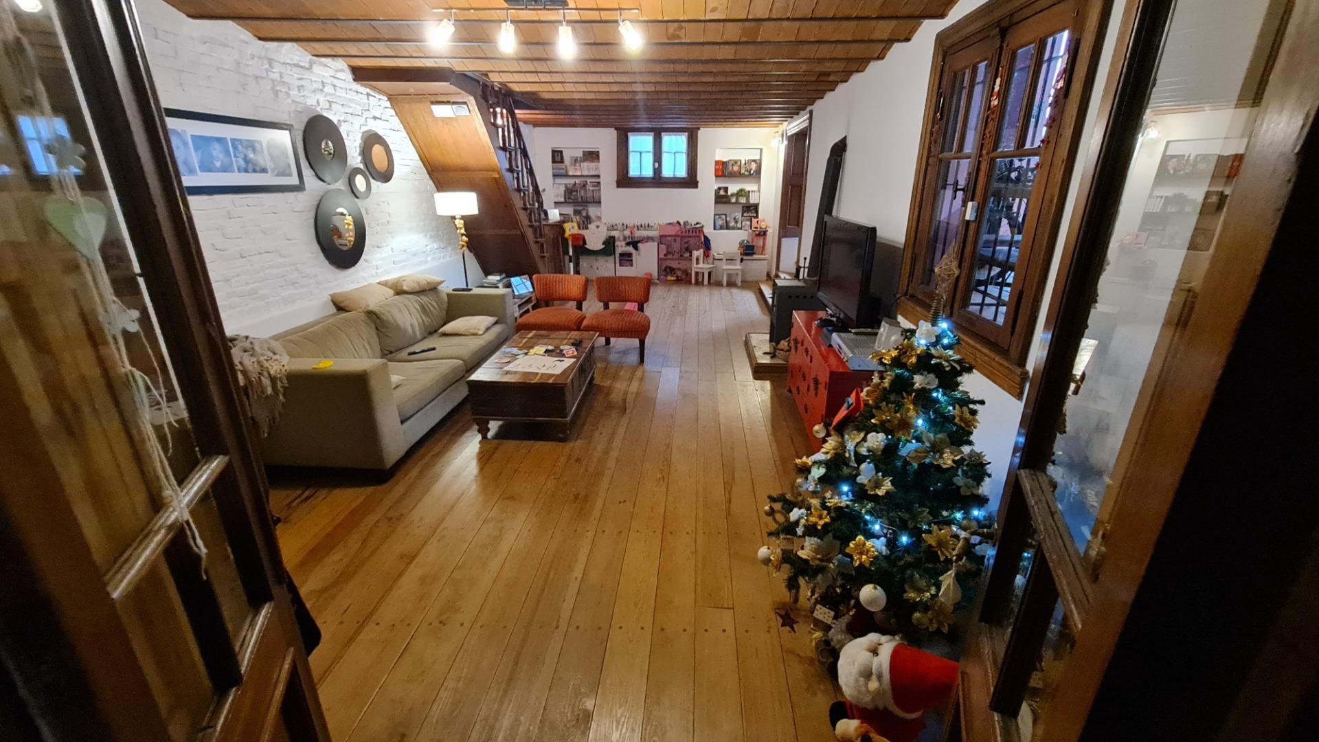 Casa 4 ambientes con 2 baños