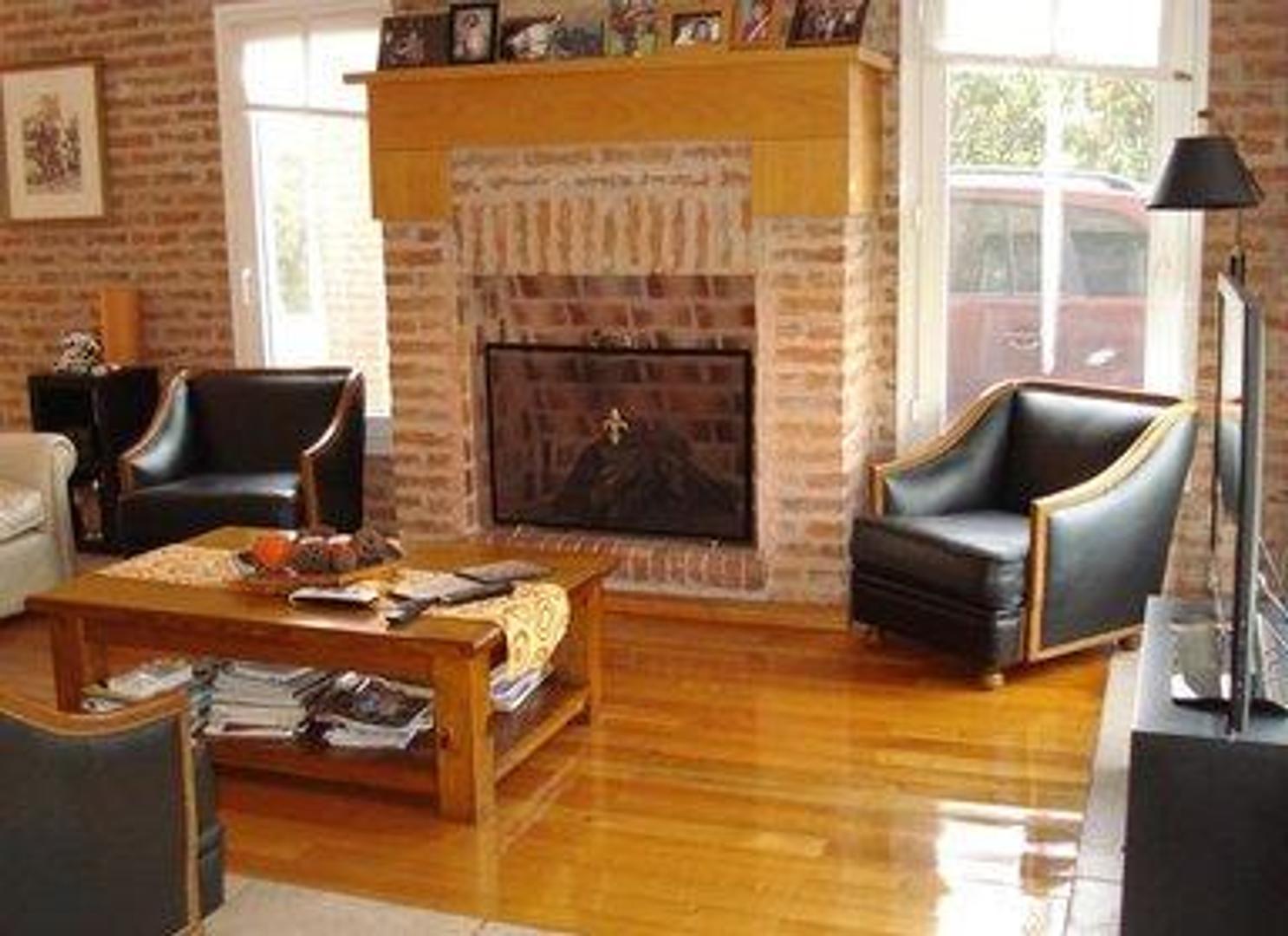 Casa 4 ambientes con 2 baños