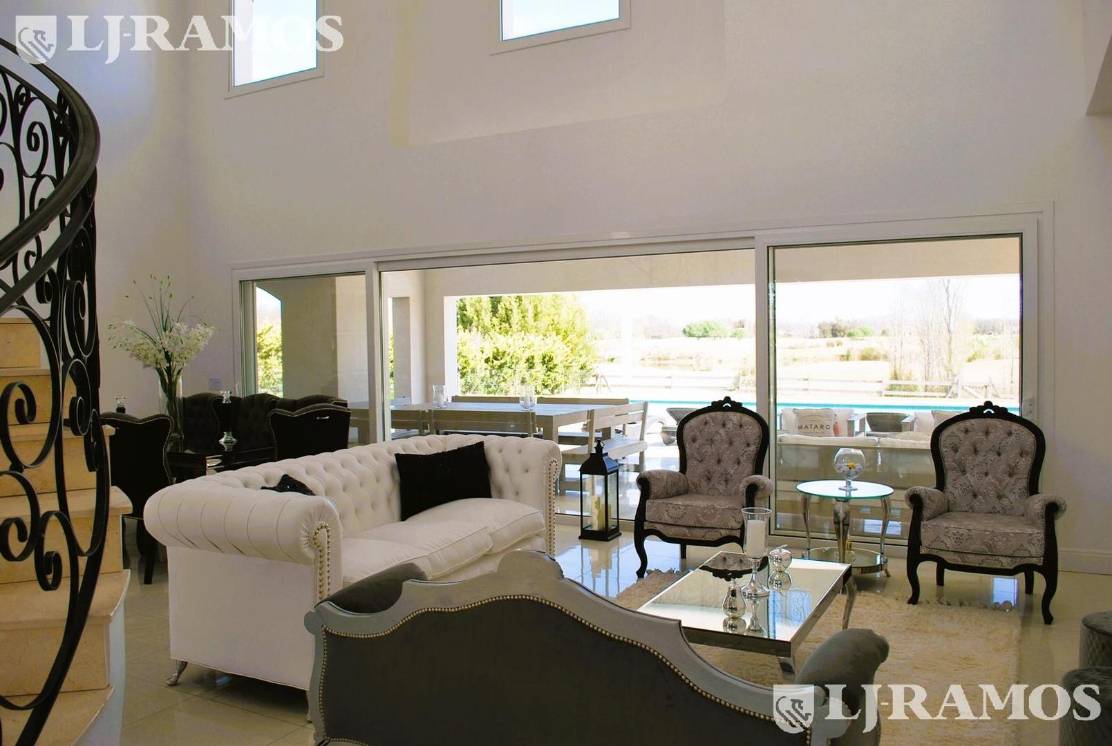 Casa 7 ambientes con 4 baños