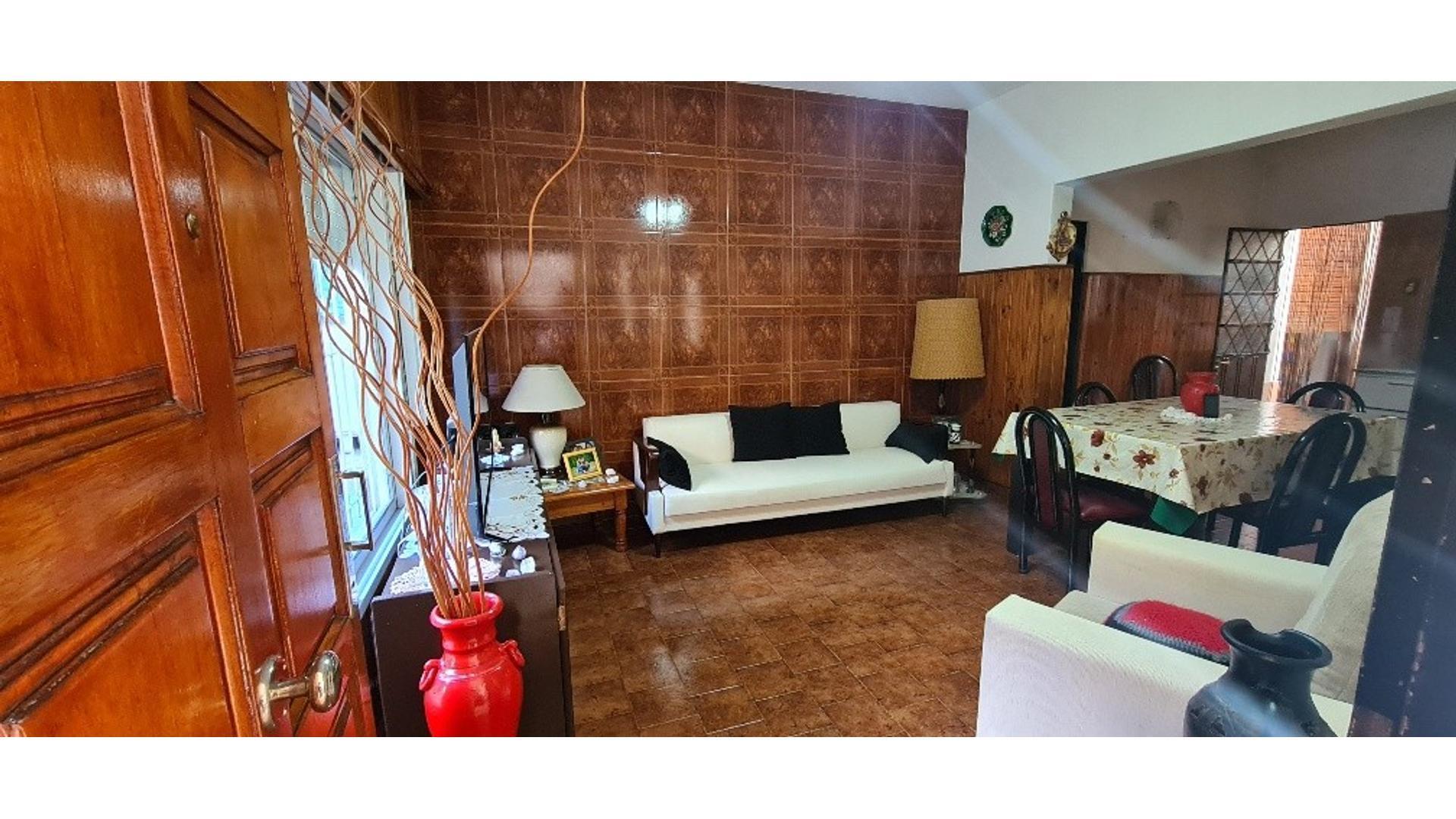 VENTA VIVIENDA MULTIFAMILIAR EN ZONA CHILAVERT