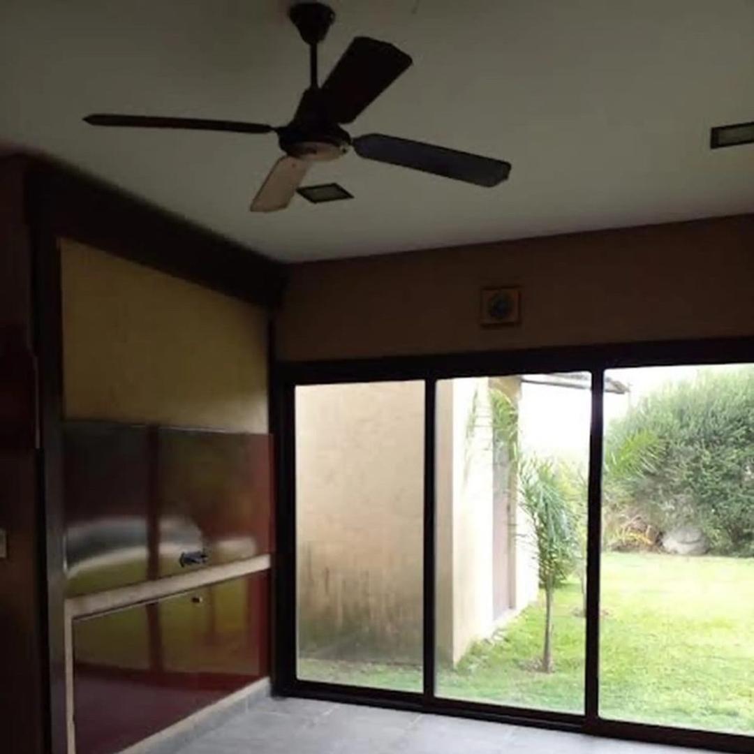 Casa en Venta con 3 cocheras
