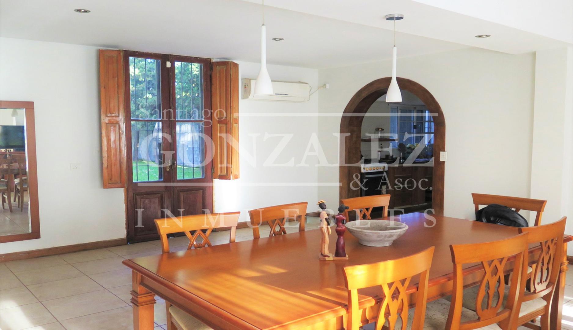 Casa en Venta con 4 cocheras