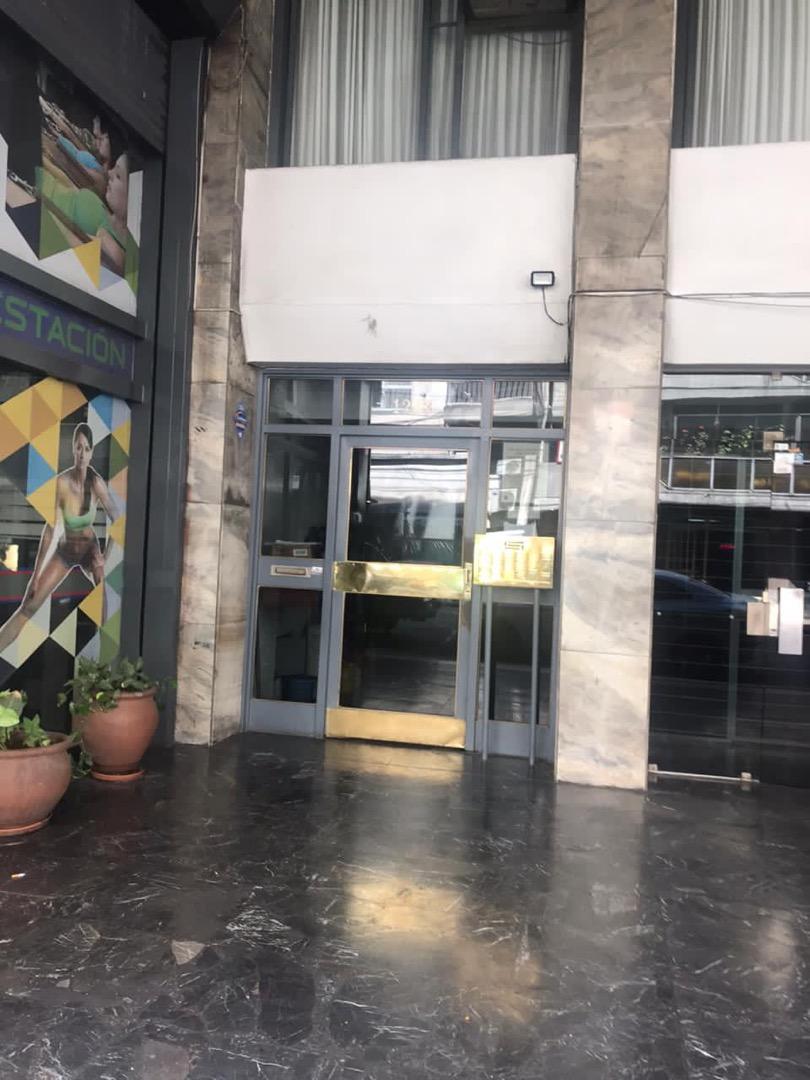 Venta dpto 2 dormitorios y comodín, excelente estado, zona.