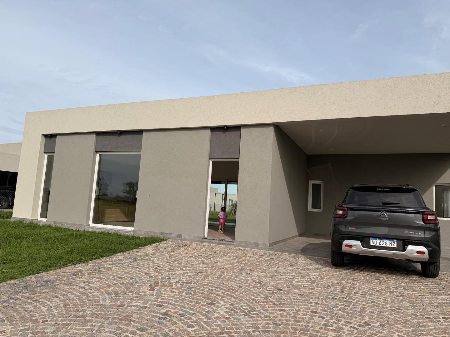 CASA A ESTRENAR 5 AMB. BARRIO SAN SIMÓN