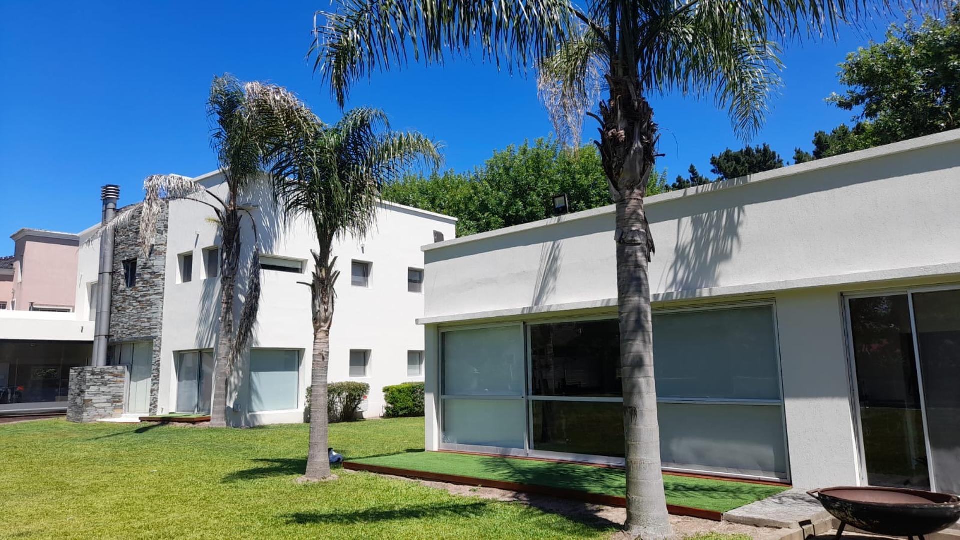 Casa 7 amb barrio privado “Village del Parque”