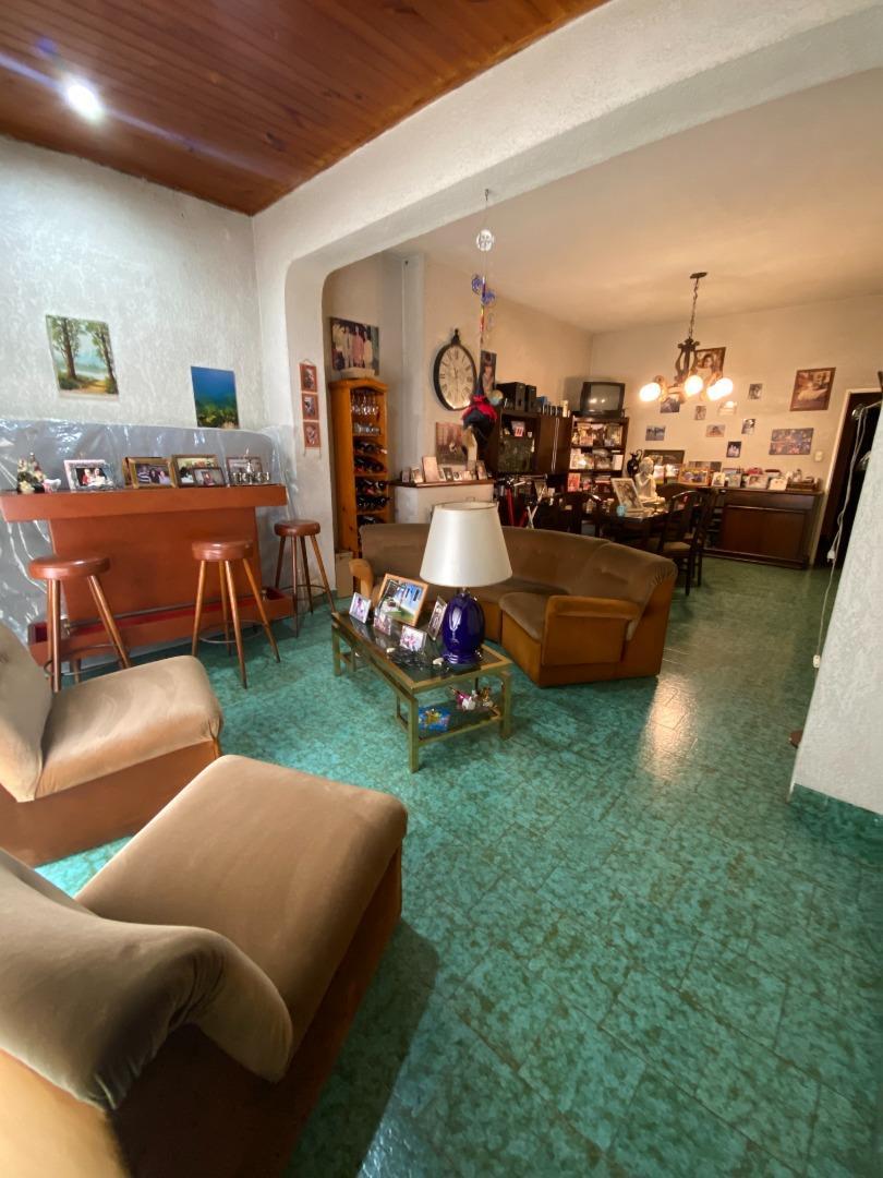 VENTA CASA 3 DORM 2 BAÑOS PARQUE JARDIN COCHERA TEMPERLEY