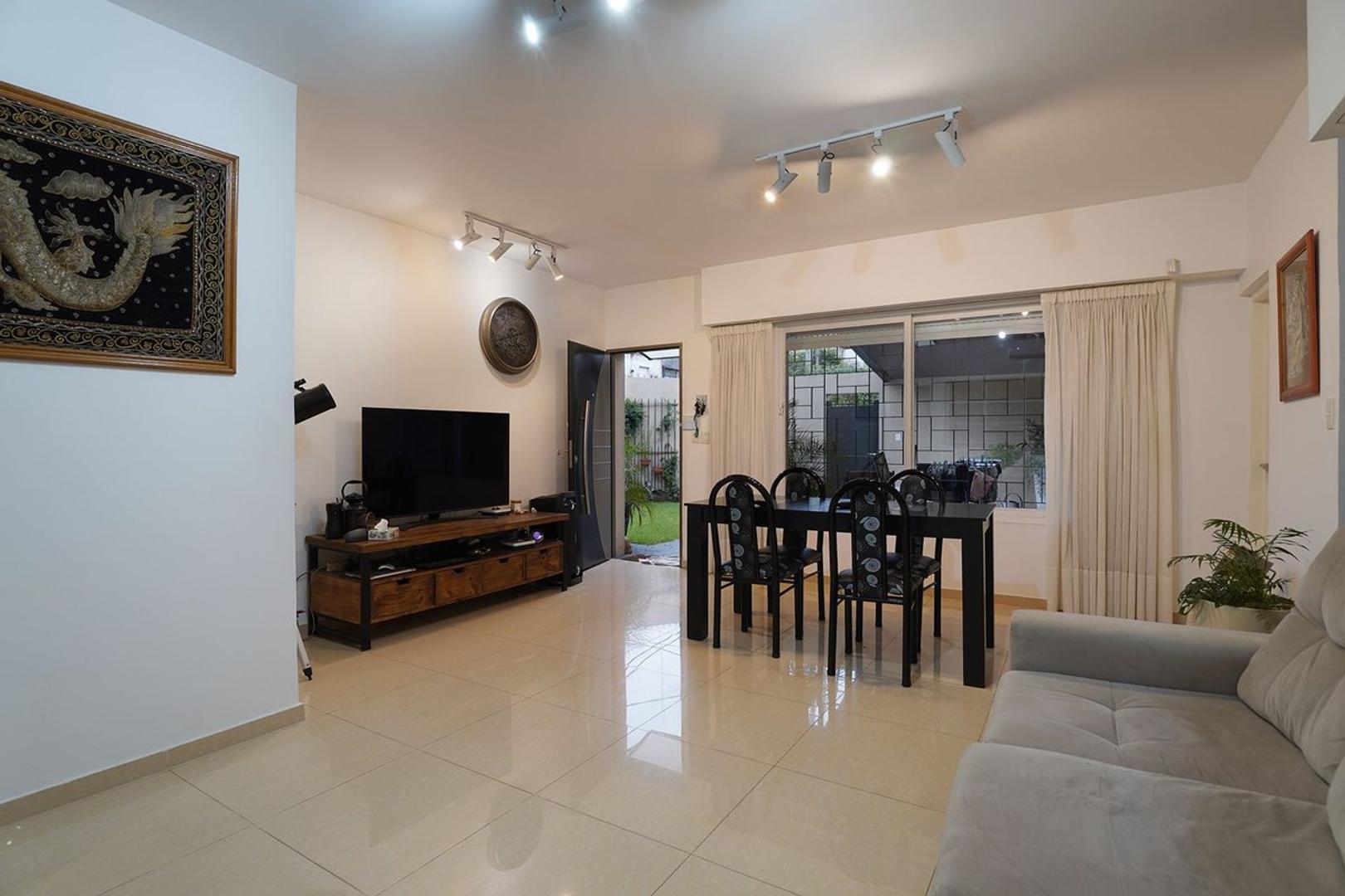 Casa 5 ambientes con 2 baños