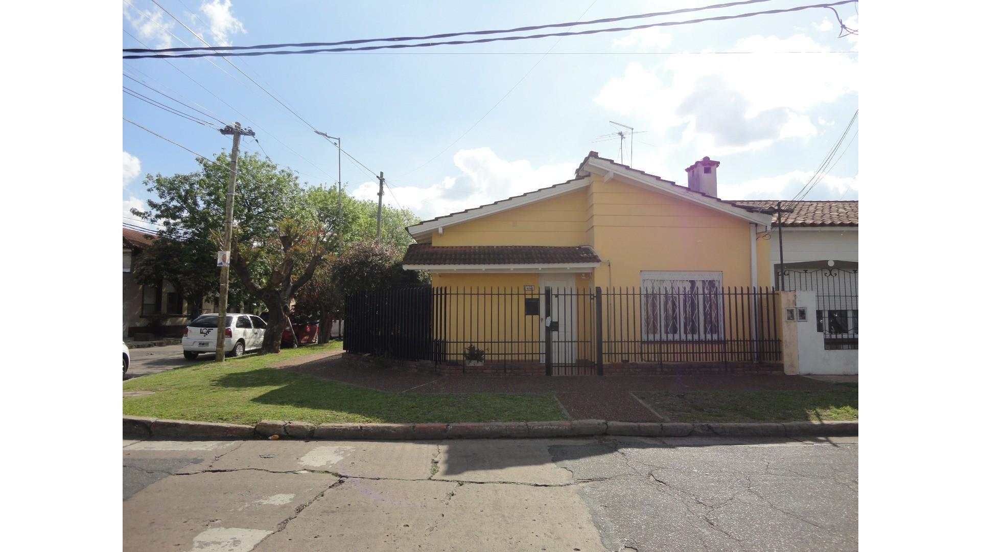 CHALET EN VENTA EN HAEDO 3 AMBIENTES  EN PLANTA CON GARAGE