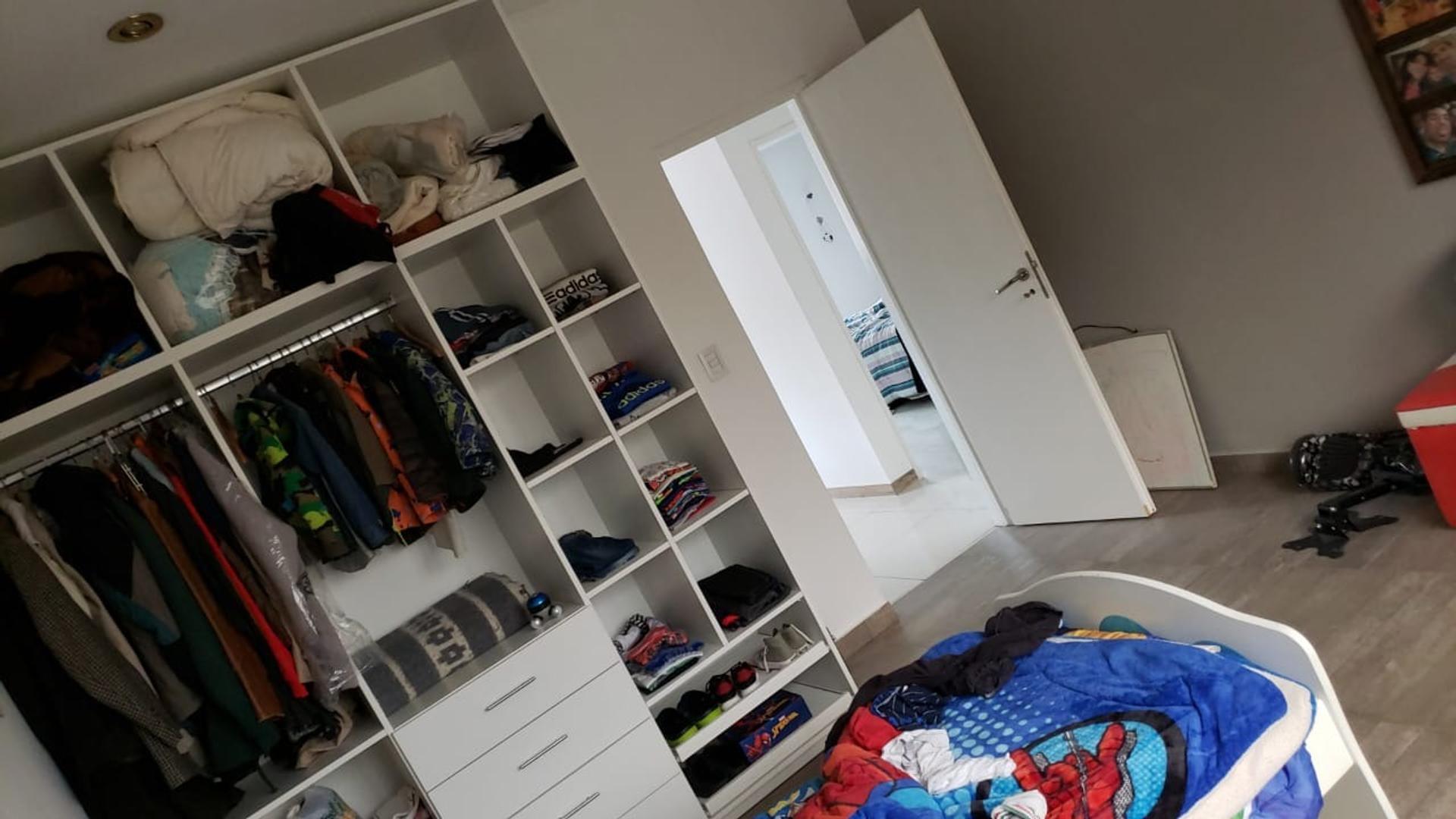 Casa en Venta con 4 cocheras