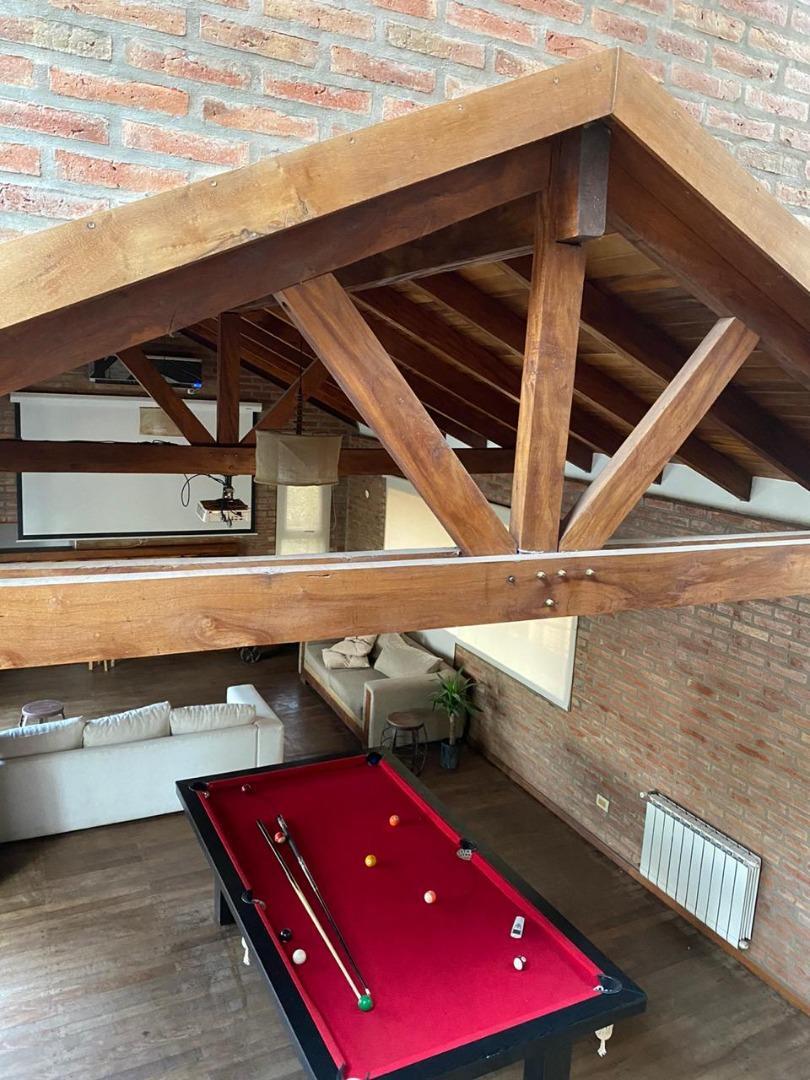 Casa en Venta con 2 cocheras