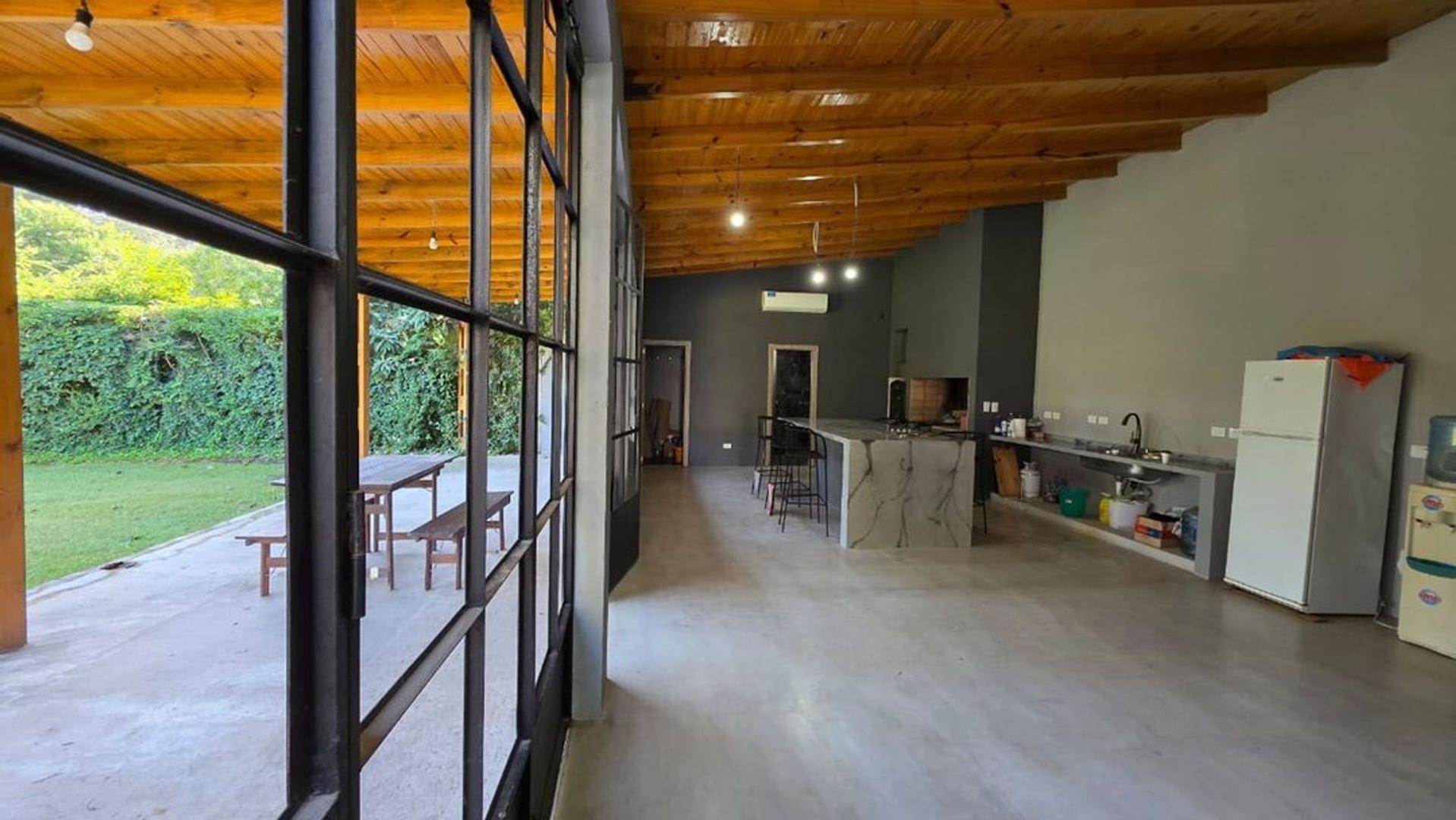 Casa en Venta con 3 cocheras