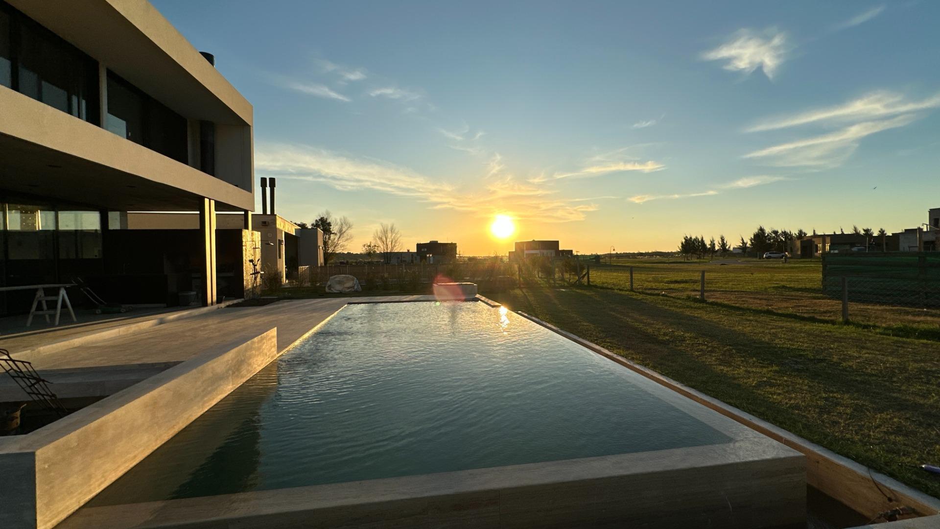 Casa 4 ambientes con 4 baños