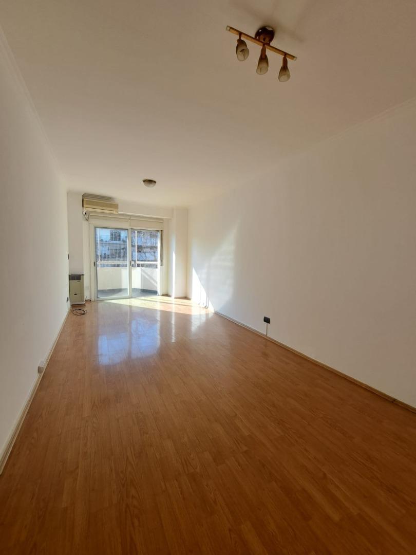 HERMOSO DOS AMBIENTES MAS ESCRITORIO EN CABALLITO