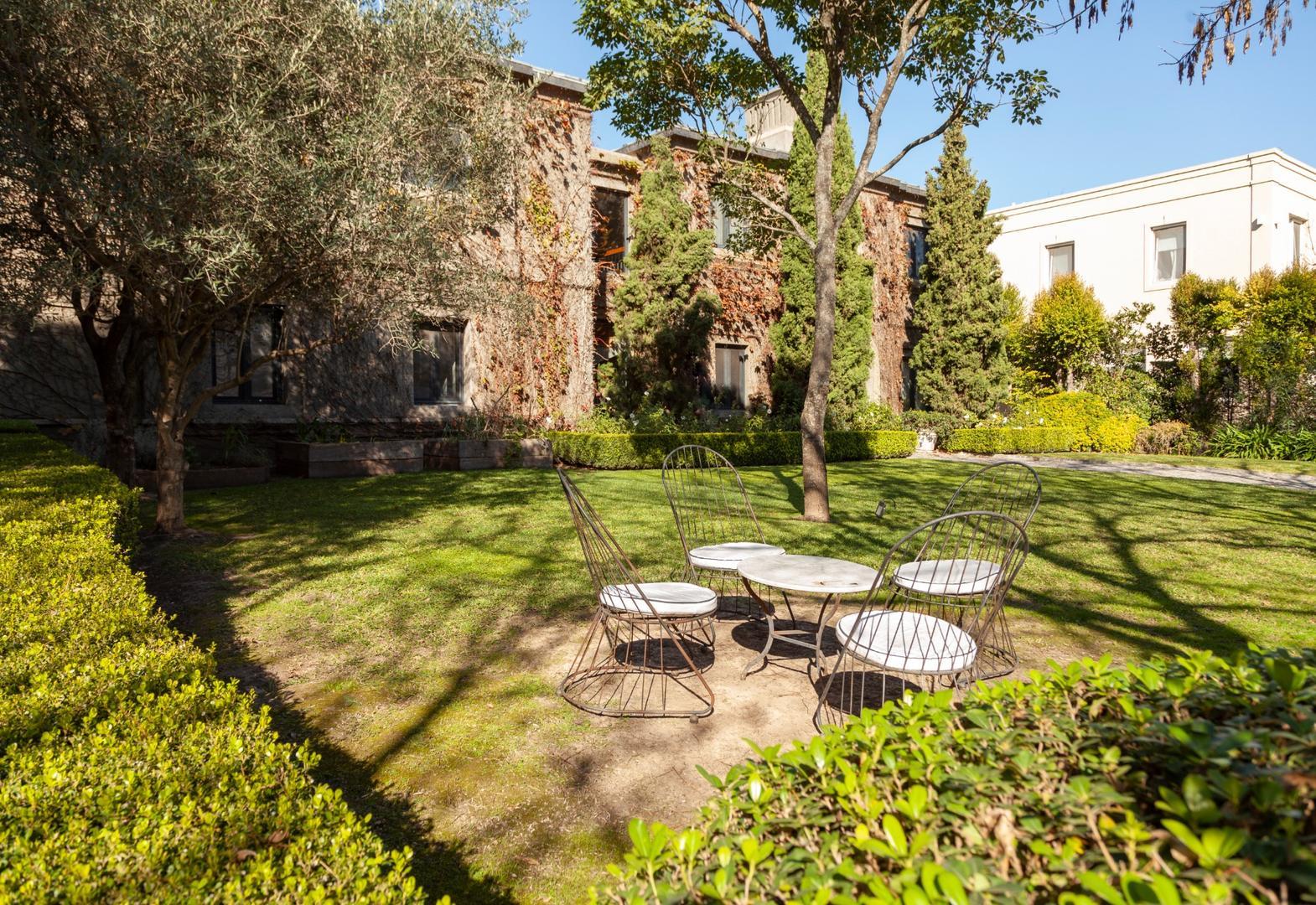 Casa en Alquiler Temporal con 4 cocheras