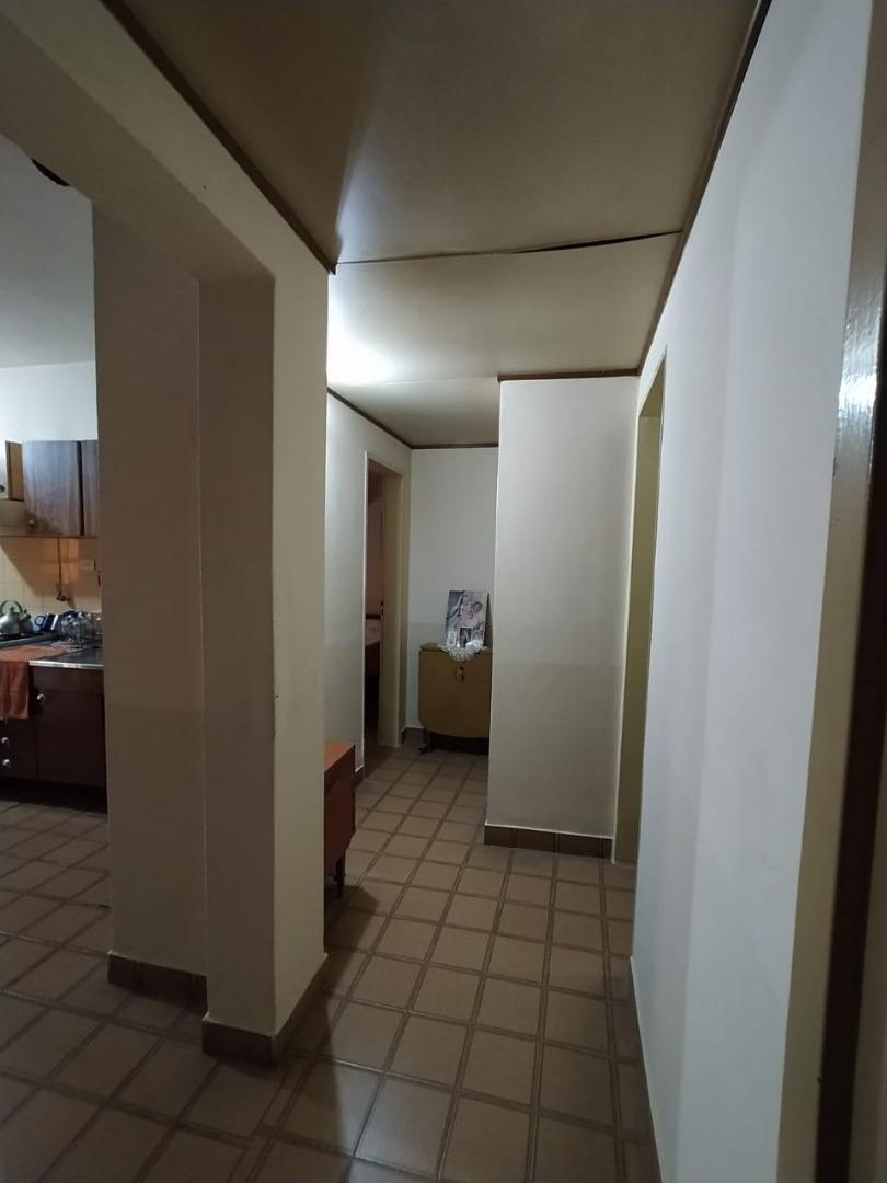 Italia al 5000. Casa 2 dormit, con cocheras, patio, pileta.