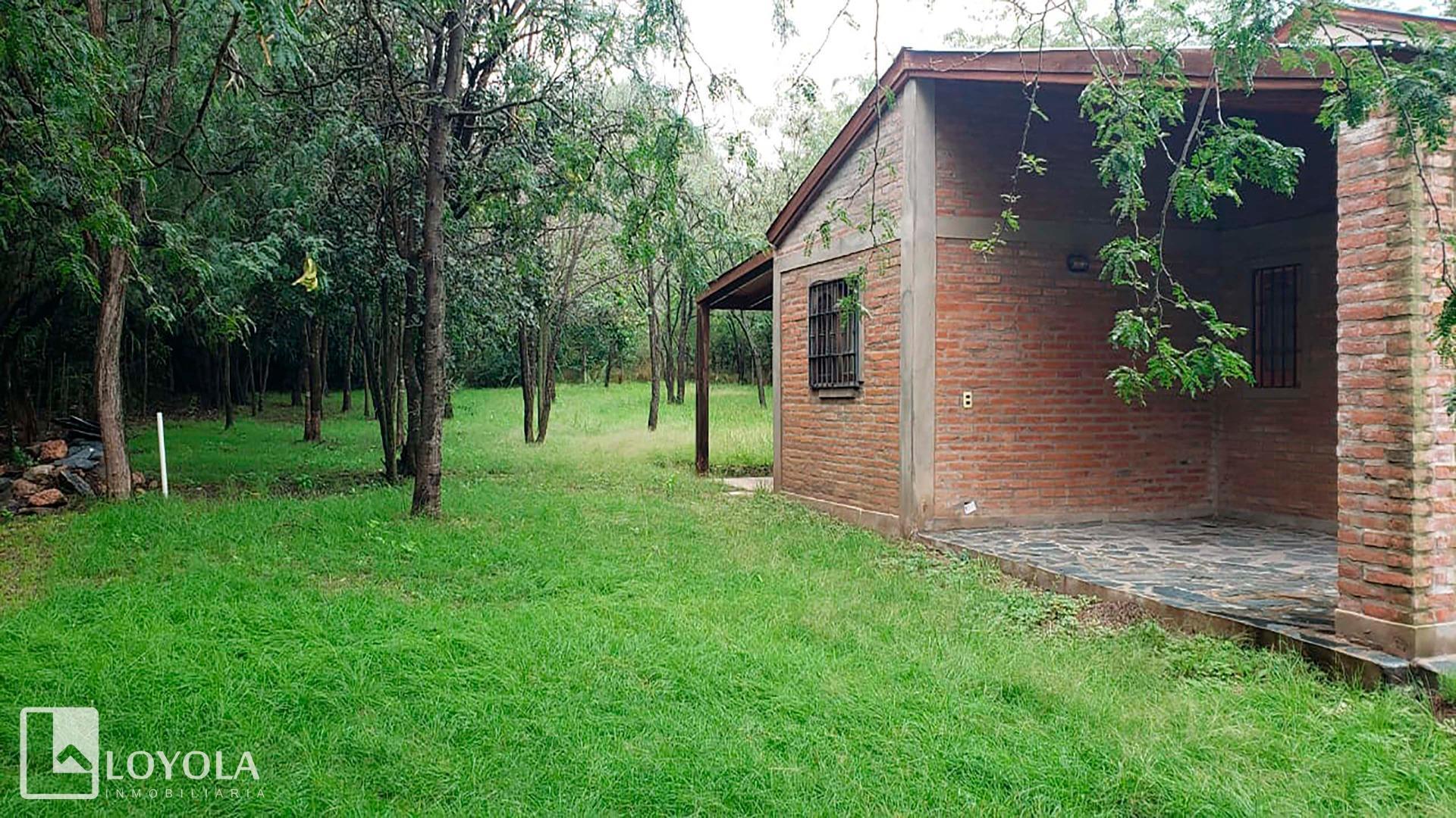 Casa con amplio lote en Villa Elena