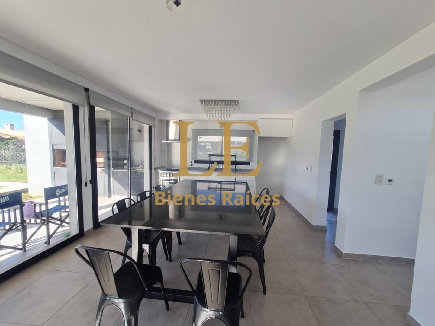 Casa en Venta con 5 cocheras