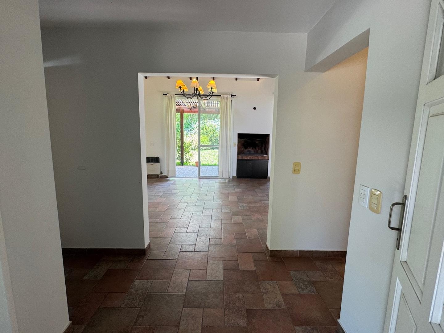 Casa 5 ambientes con 2 baños