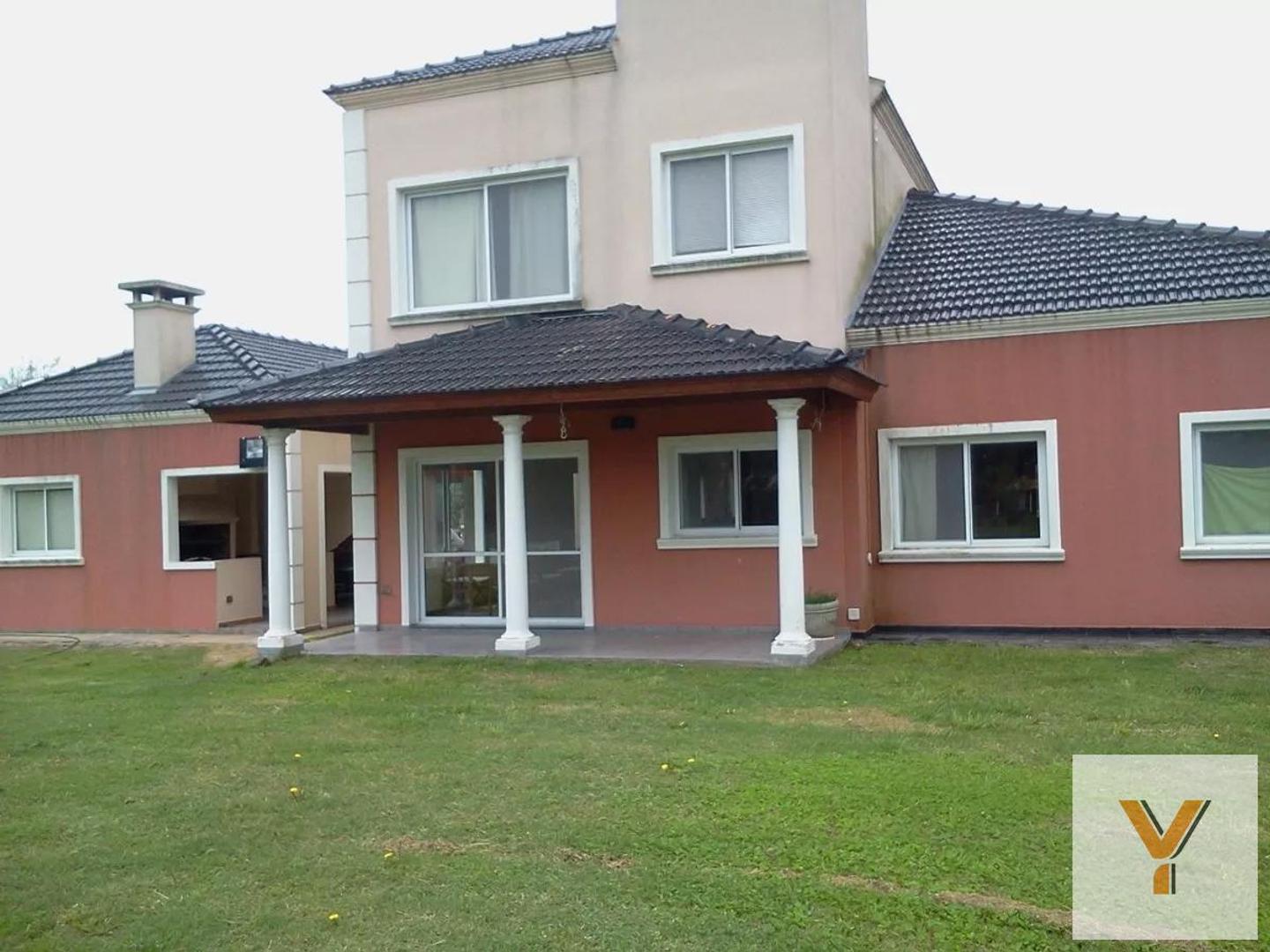 Casa en Venta con 2 cocheras