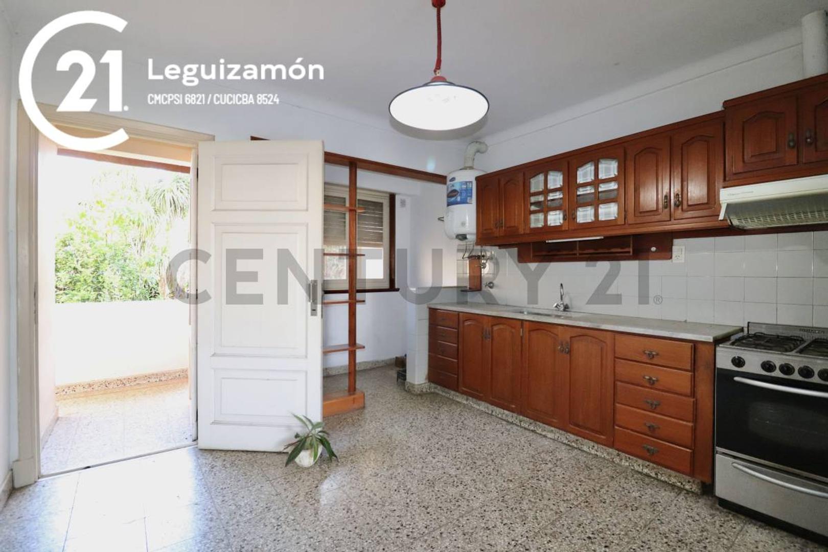 Casa en Alquiler con 1 cochera