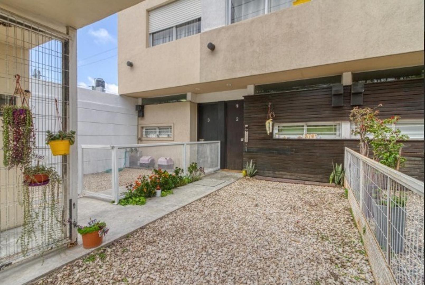 Triplex de 4 ambientes en venta en Villa Morra