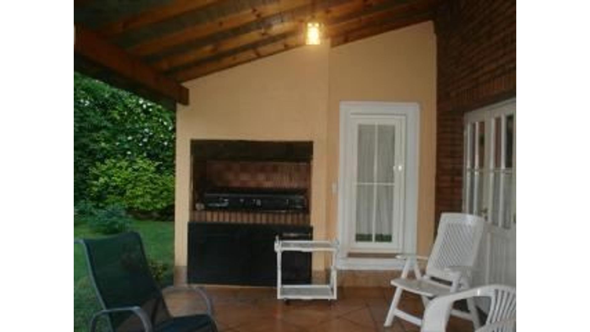 Casa 5 ambientes con 3 baños