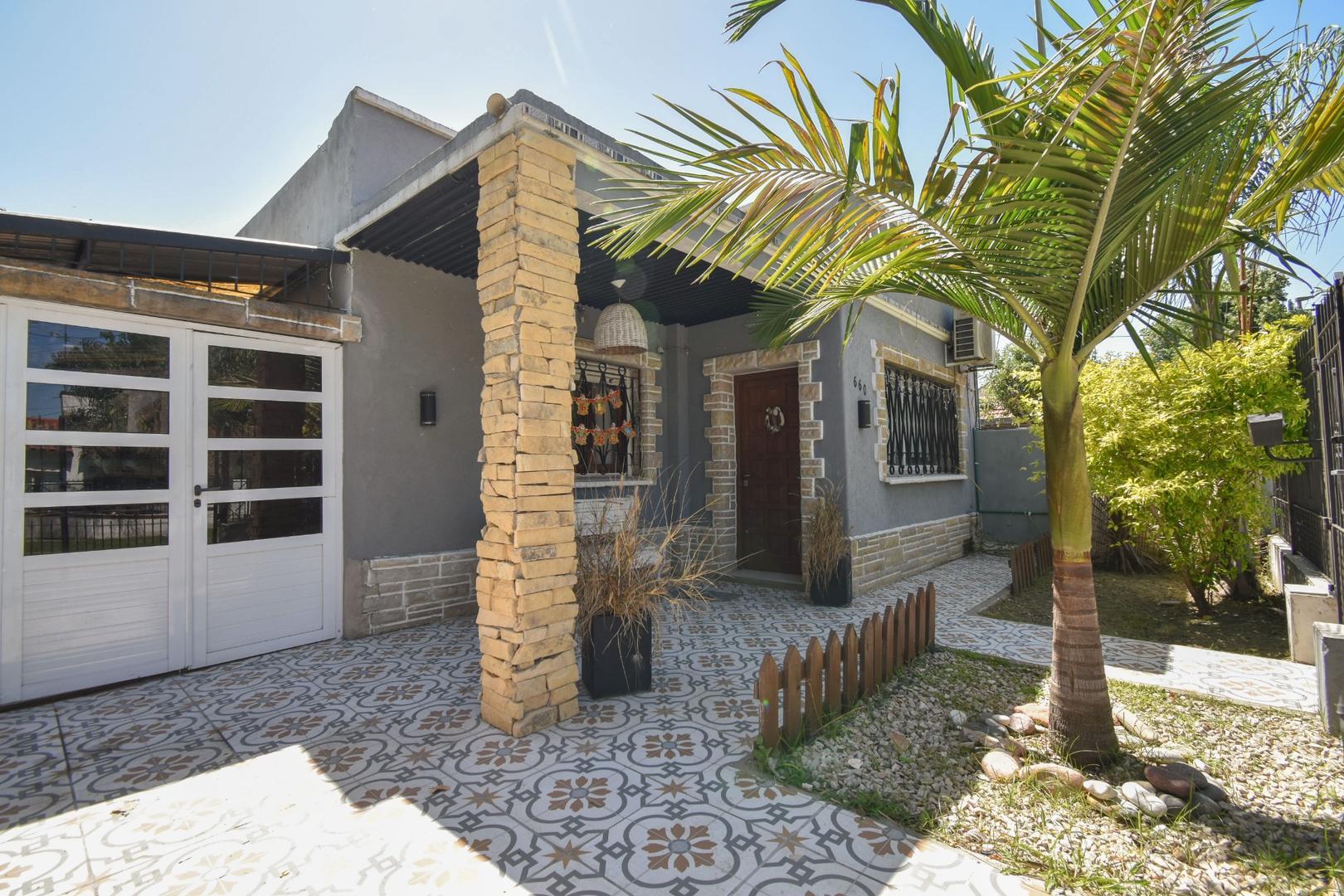 Casa en Venta con 2 cocheras