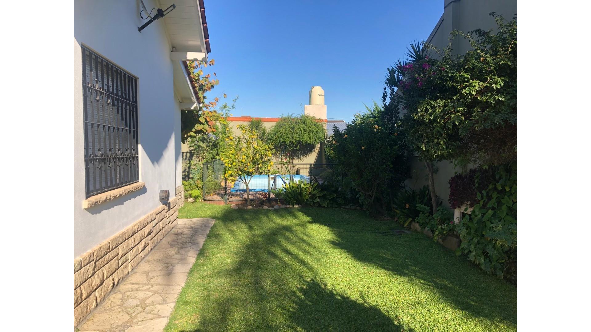 Casa 3 ambientes con 2 baños