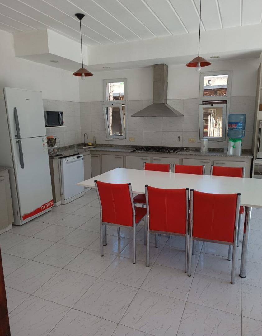 Casa 5 ambientes con 3 baños