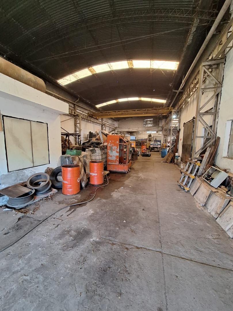 Galpón Indusctrial, Salida A 2 Calles - 2000 Cub - Sobre R4