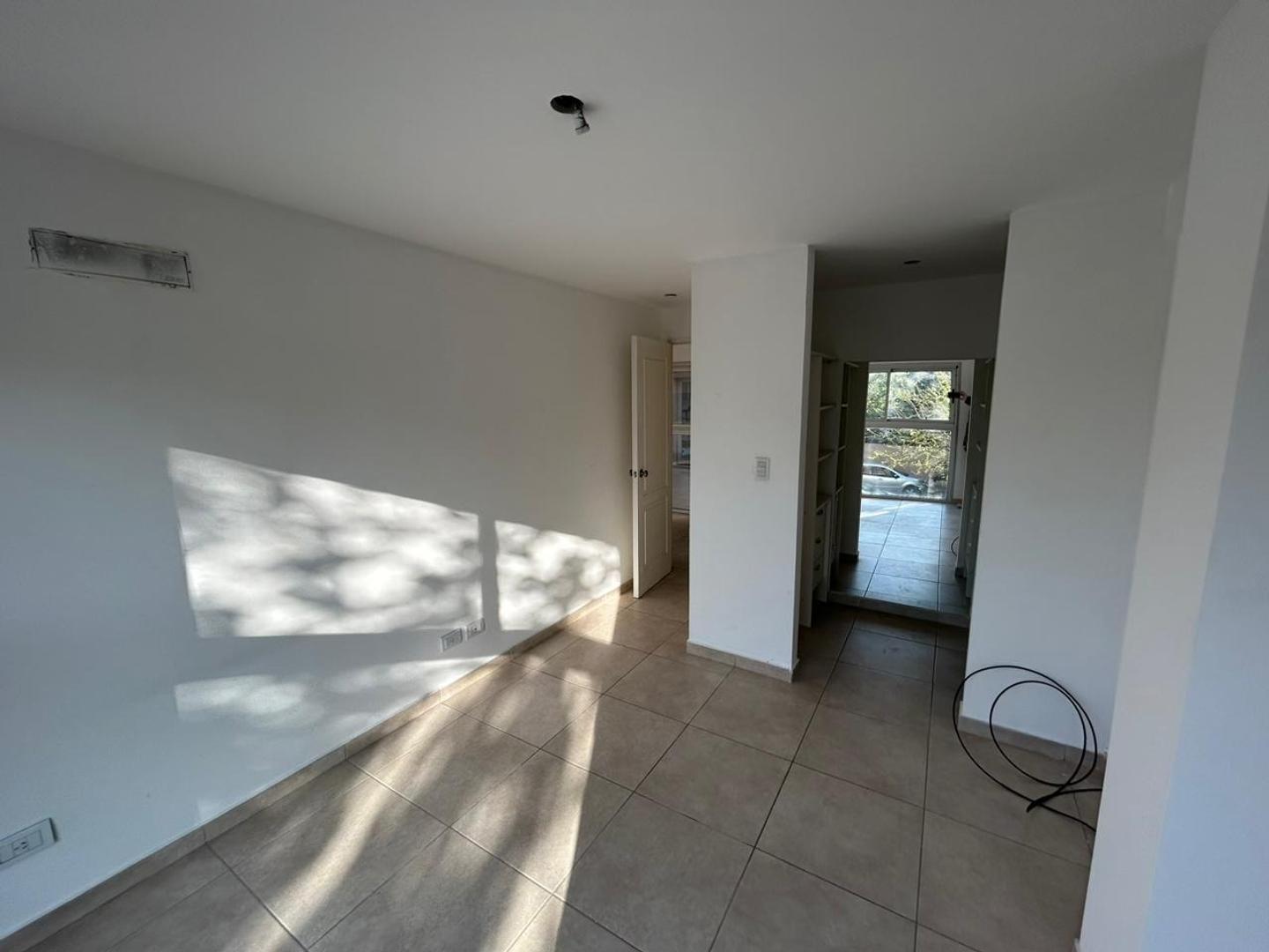 Departamento en Alquiler en Valentin Alsina, $ 550.000