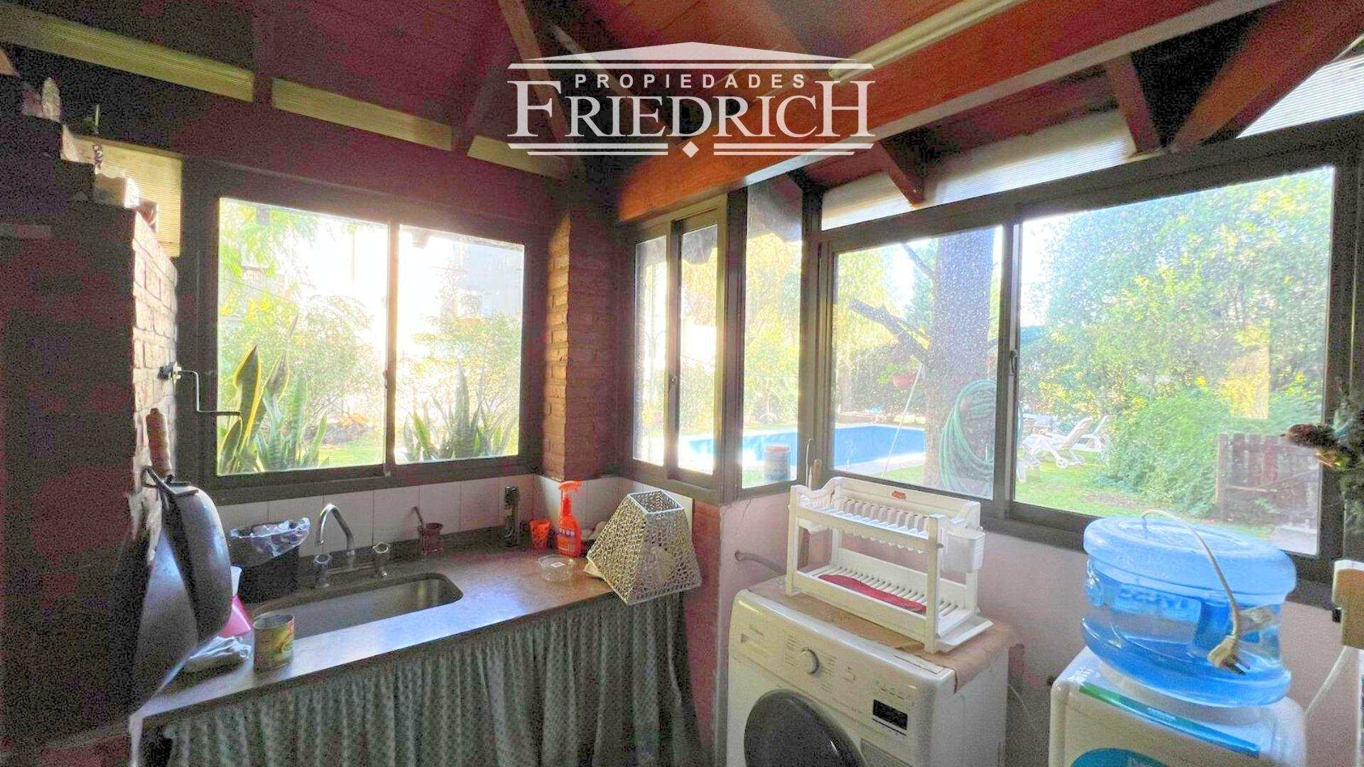 Casa en Venta con 4 cocheras