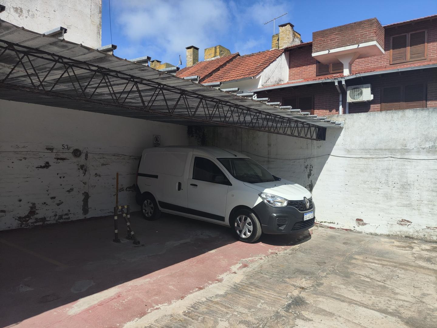 ¡Oportunidad Única! Cochera a Solo 2 Cuadras del Mar.