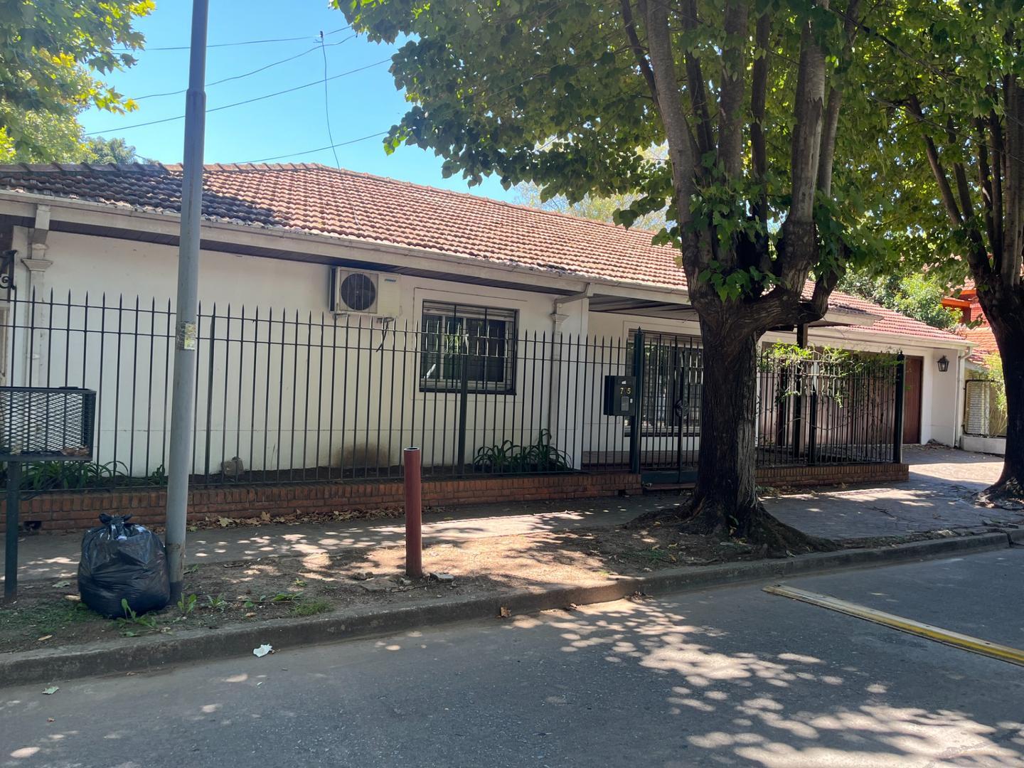 Adrogue venta casa gran terreno extraordinaria ubicación