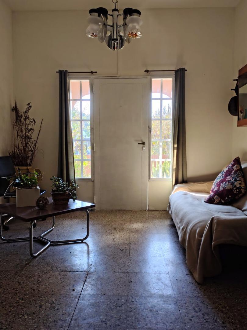 Venta de Casa con gran terreno de 10 x 49 mts - Morón