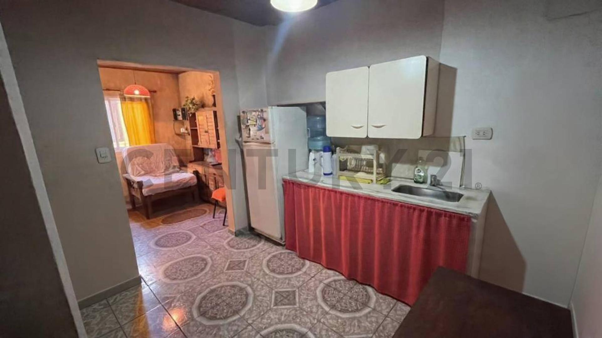 CASA/PH DE 3 AMBIENTES CON PATIO Y LAVADERO CASEROS, TRES DE FEBRERO