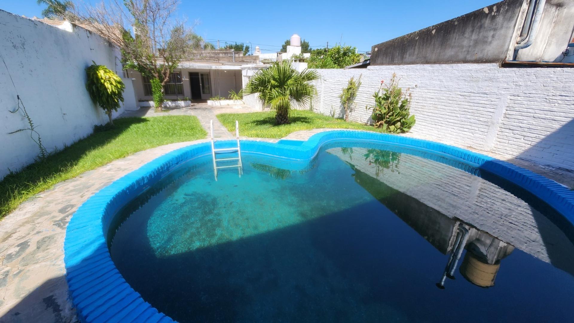 CASA A REFACCIONAR DE GRAN TERRENO EN BARRIO MARIA SELVA