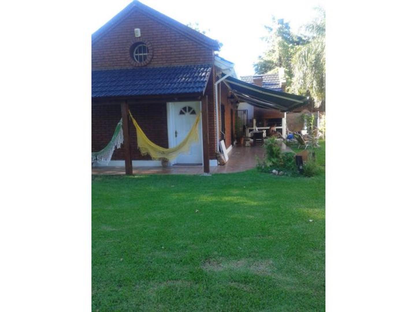 HERMOSA CASA CON TERRENO EN LAS CAROLINAS