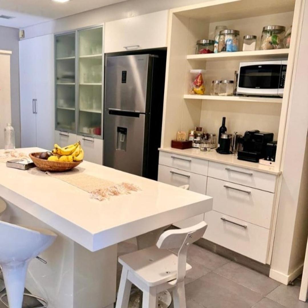 Casa 6 ambientes con 4 baños