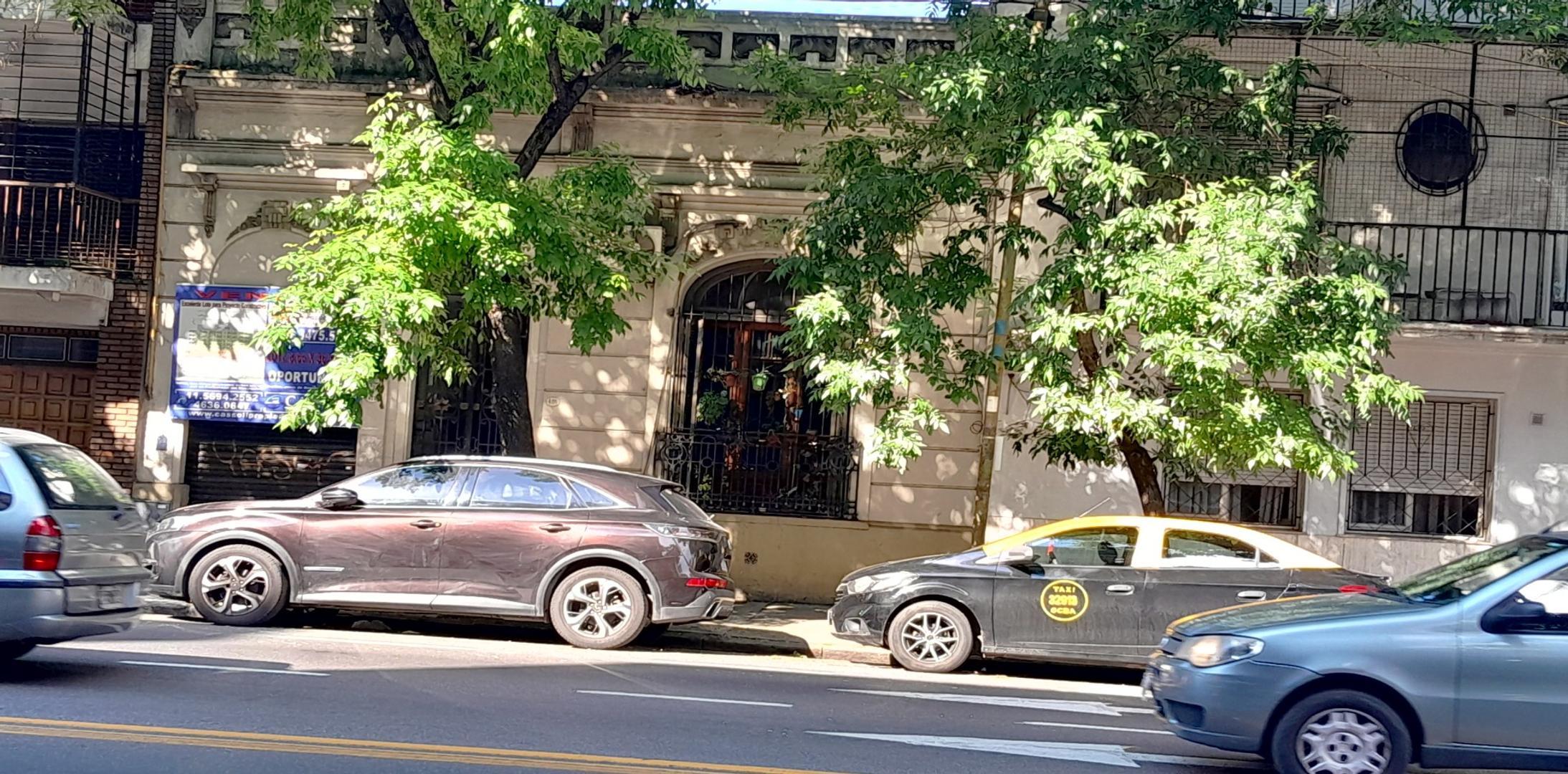 Casa 6 ambientes con 2 baños