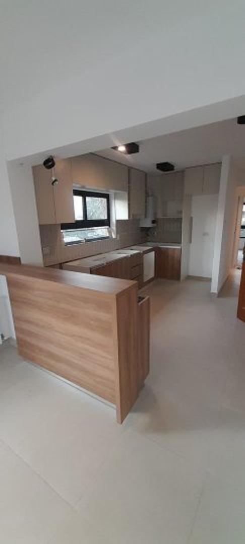 Departamento En Venta En Ituzaingó Con Cochera Y Balcón