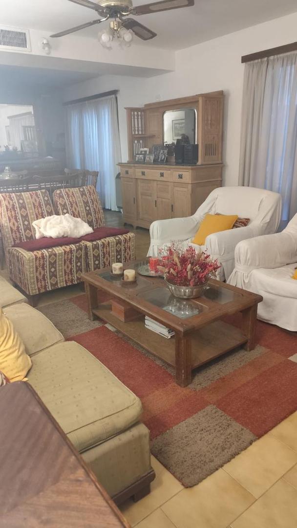 Depto Tipo Casa 6 ambientes con 2 baños