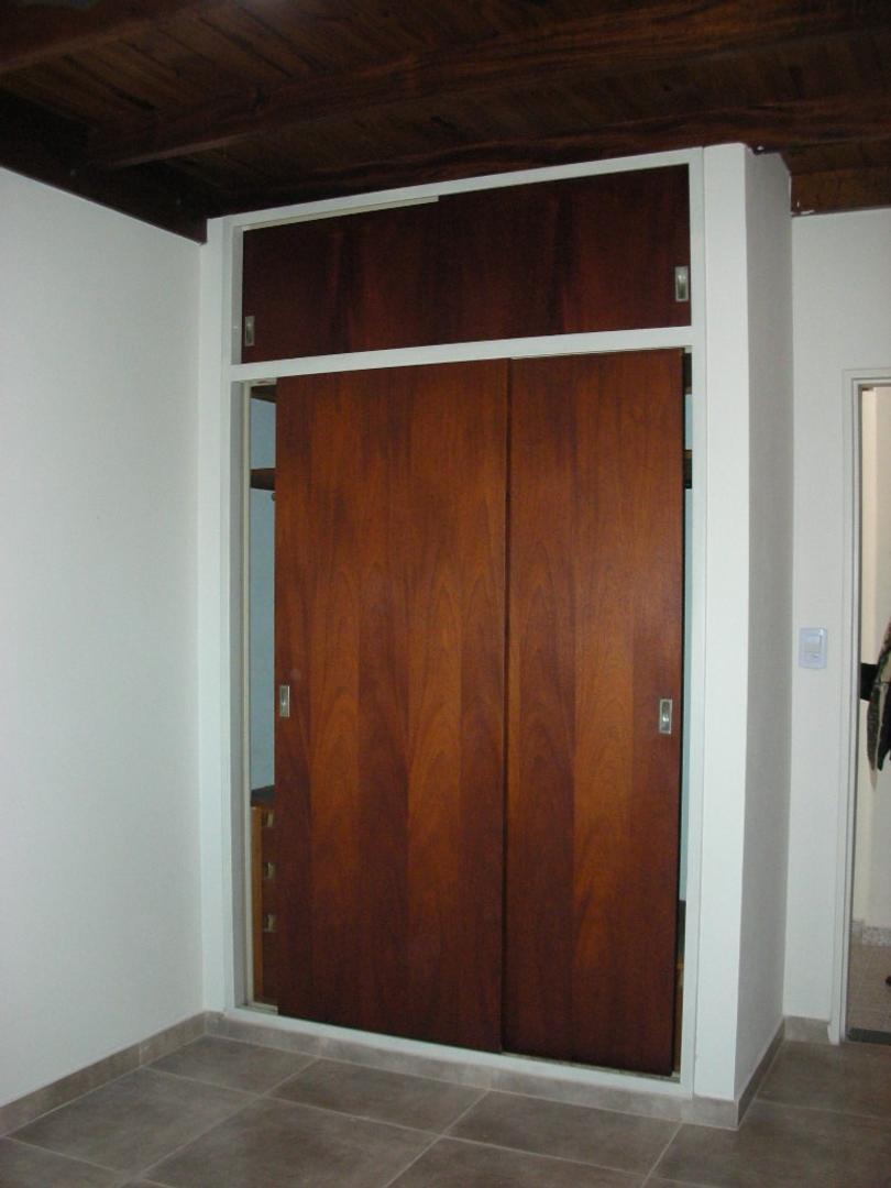 Santos 2525 , Piso 1