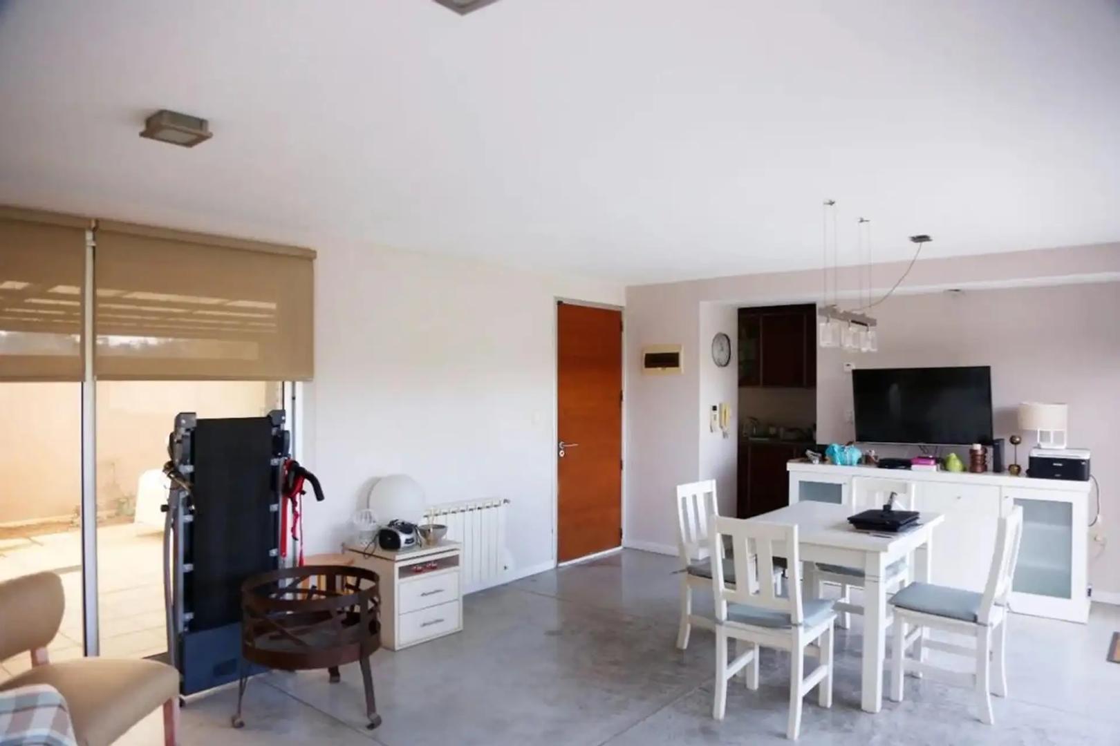 Casa en PH en venta en Gonnet 3 DORMITORIOS PILETA
