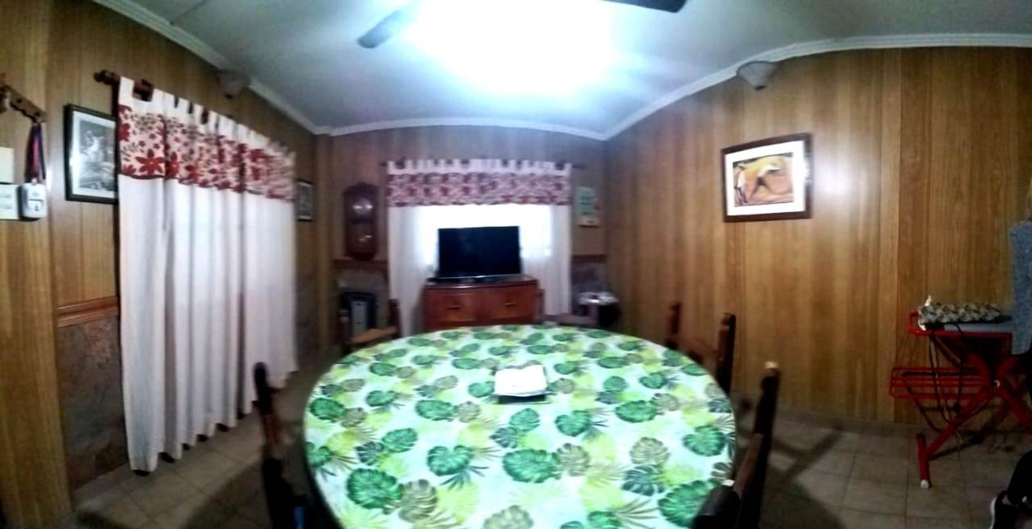 Casa en Venta con 3 cocheras