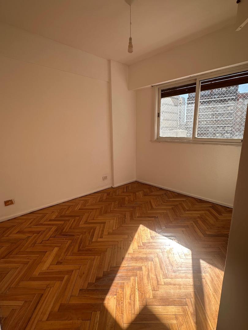 AMPLIO 2 AMBIENTES CON BALCON CORRIDO