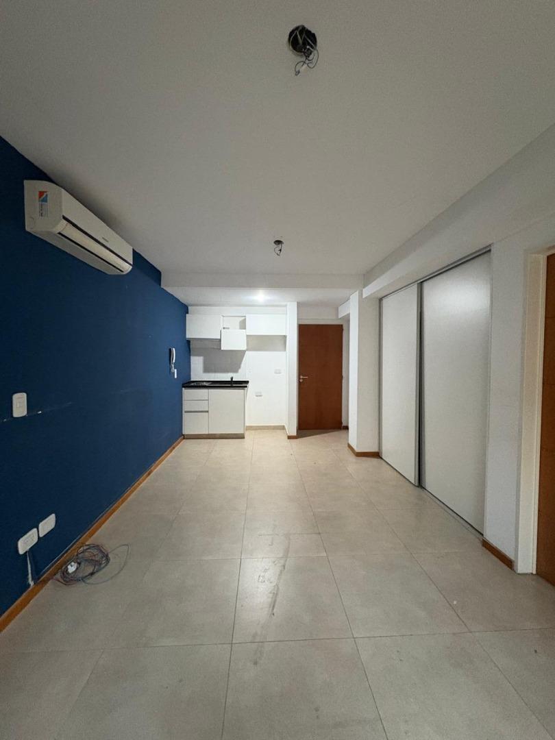 Paulino Rojas 300, Piso 1