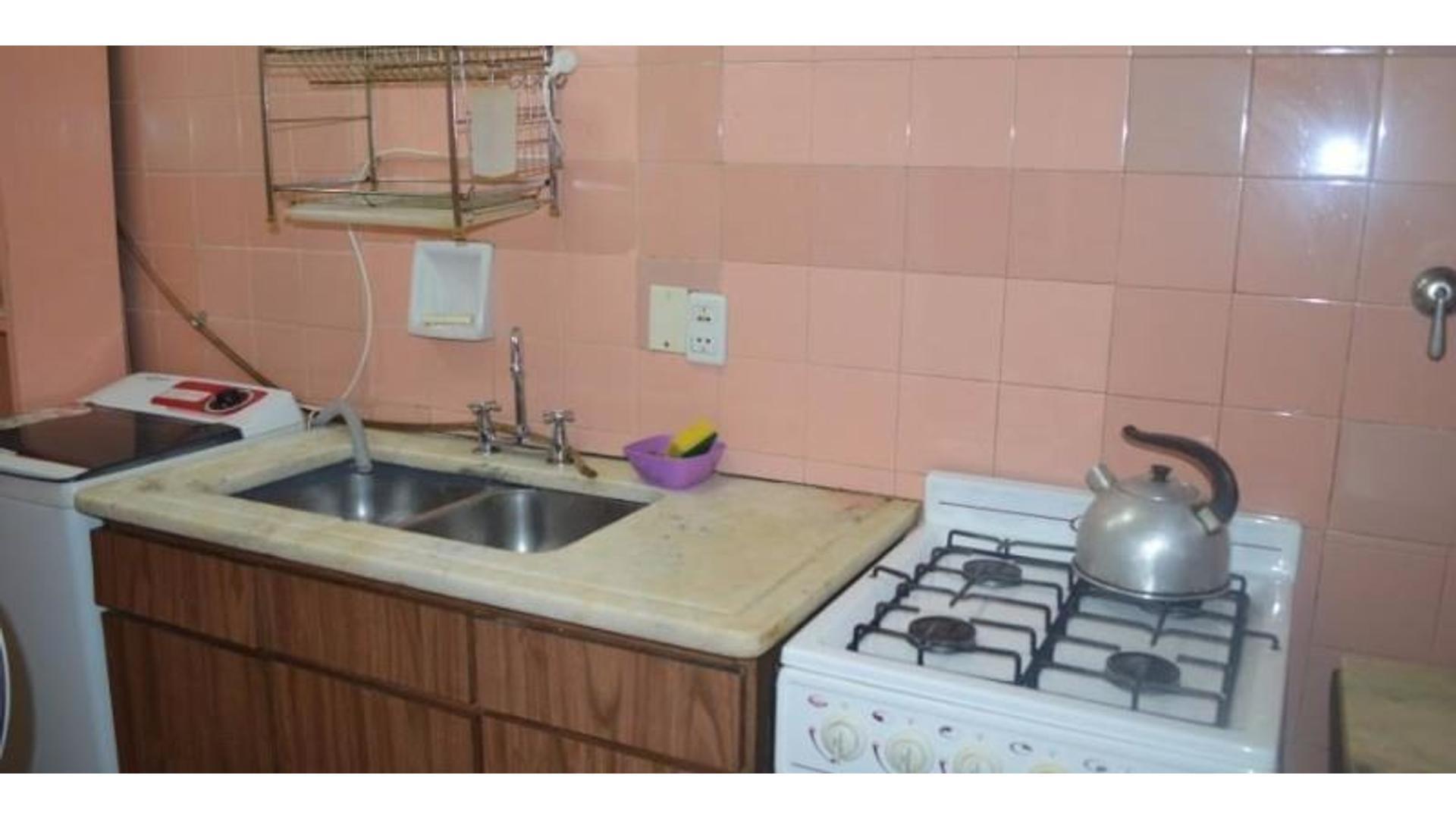 Semi piso con palier privado en el barrio de Recoleta,