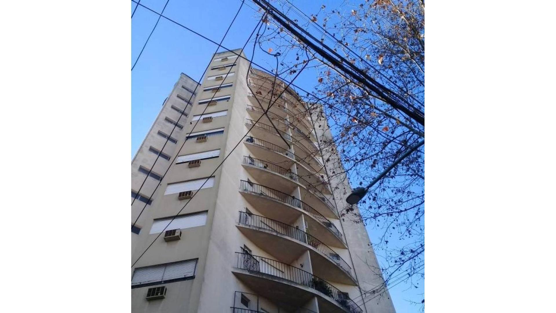 Departamento a la venta en Quilmes centro. 3 ambientes con b