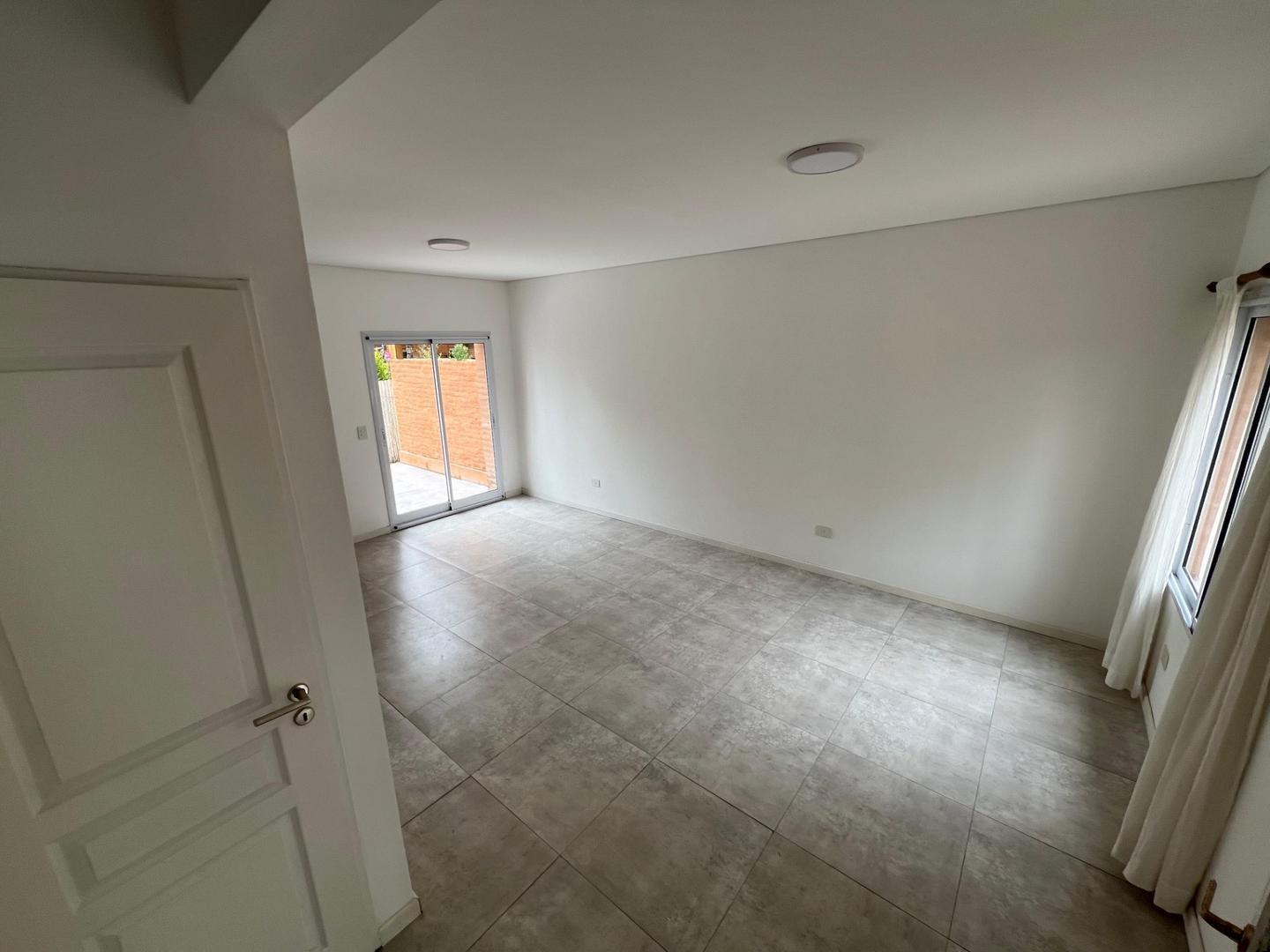 Duplex en venta 3 ambientes Pilar